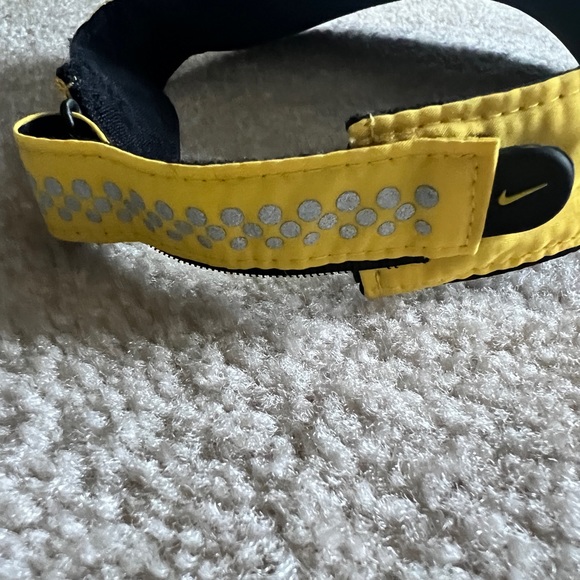 LiveStrong Nike Visor - Picture 3 of 3